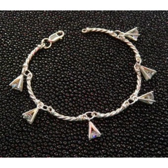 Оригинальный женский браслет  с бриллиантами и подвесками