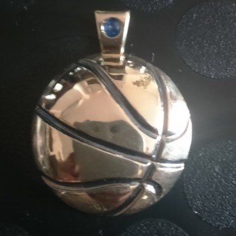 Подарочный Кулон баскетбольный мяч плоский игроку клуба Зенит из золота 585 пробы с чернением