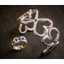 Браслет и кольцо из белого золота с сапфирами и бриллиантами в форме сердец