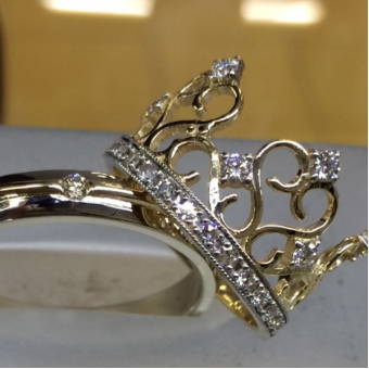 Обручальные кольца в виде короны