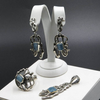 Комплект серьги кулон кольцо с синими камнями