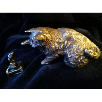 Скульптура кошки из бронзы или серебра